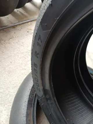 Neumáticos Metzeler Racetec RR Slick 120/70-17 y 2