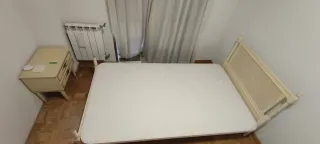 Cama antigua de época madera y ratán