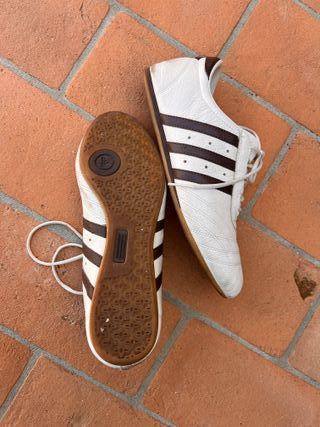 Sneakers Adidas bianche e marroni