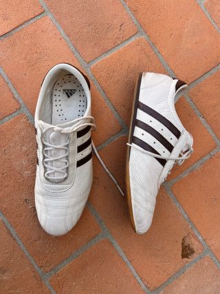 Sneakers Adidas bianche e marroni