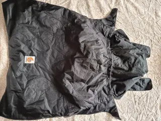 Mochila Portabebés Ergobaby Negra con chubasquero