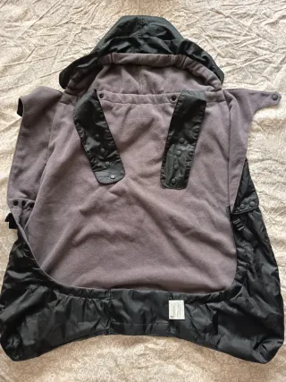 Mochila Portabebés Ergobaby Negra con chubasquero