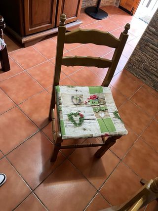 Tavolo da pranzo in legno con 6 sedie