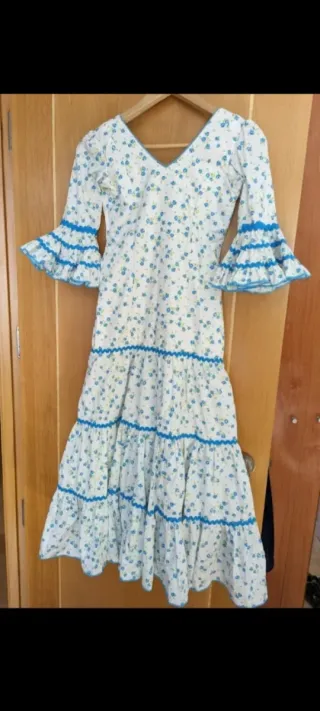Traje de flamenca de niña hecho a mano.