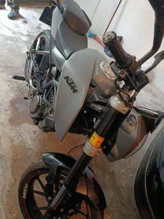 KTM 125 Naked Negra/Gris
