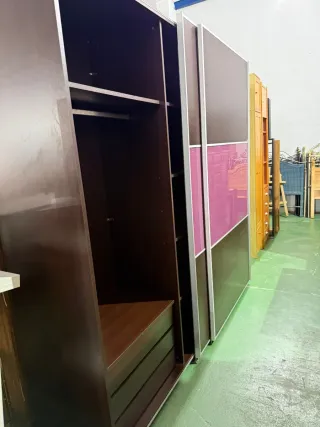 Armario modular madera y cristal