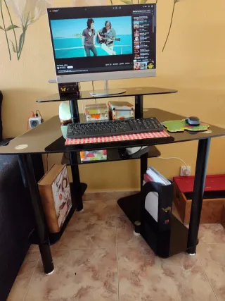 Mesa de ordenador cristal negro