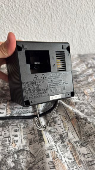 Reloj despertador Sony negro/plateado.