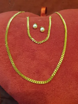 5 Juegos de Cadena  Pulsera y Pendientes Dorados