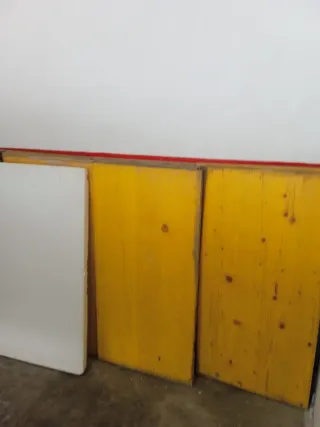 Tablas de encofrado y montacargas