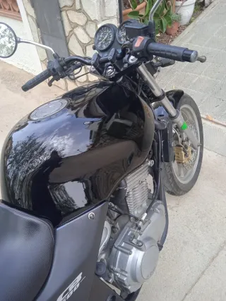 Honda CB500 Naked Negra