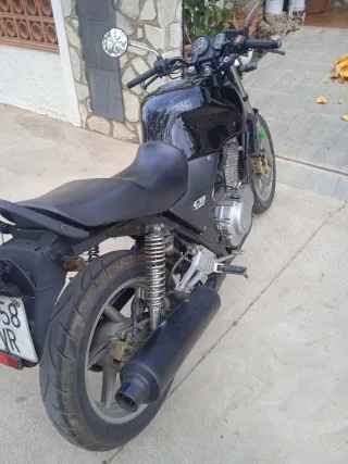 Honda CB500 Naked Negra