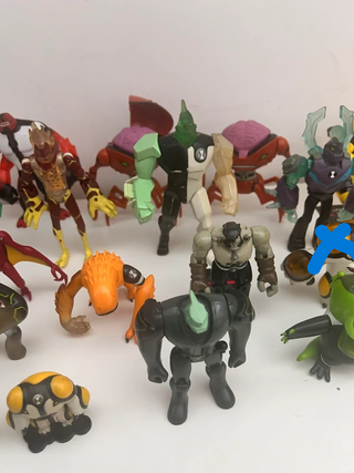 Lotto 21 Action Figure Bandai Ben 10