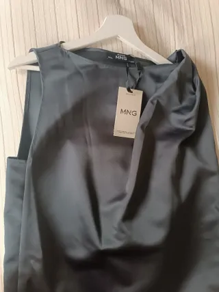 Vestido Mango Premium gris satinado nudo