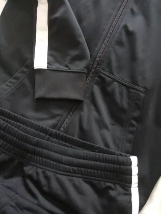 Chándal Nike Talla xs negro y blanco