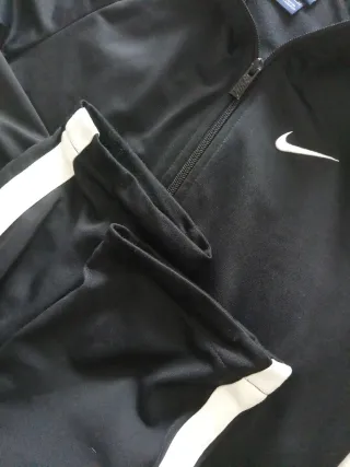 Chándal Nike Talla xs negro y blanco