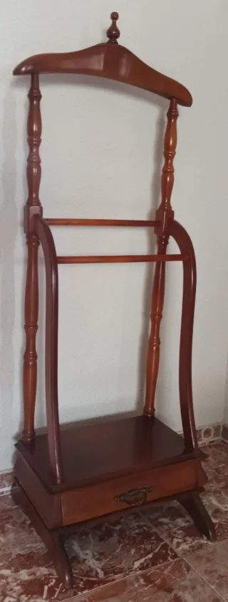 Galán de dormitorio de madera
