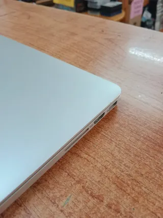 ORDENADOR APPLE MACBOOK PRO 2015 CON CARGADOR