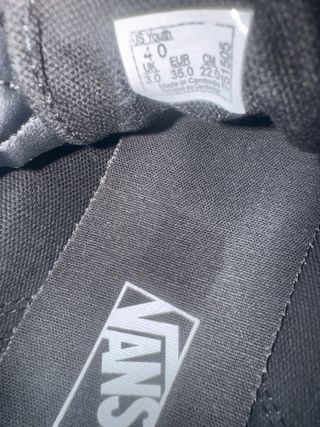 Zapatillas Vans Negras y Blancas