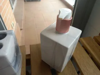 Conjunto baño color mármol gris y blanco