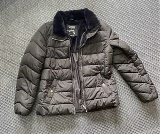 Cazadora Stradivarius Negra con Capucha