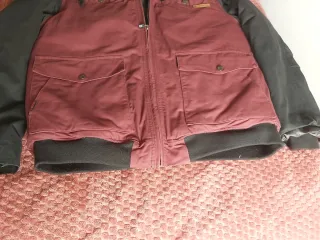 Chaqueta bicolor negra y roja