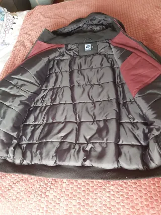 Chaqueta bicolor negra y roja