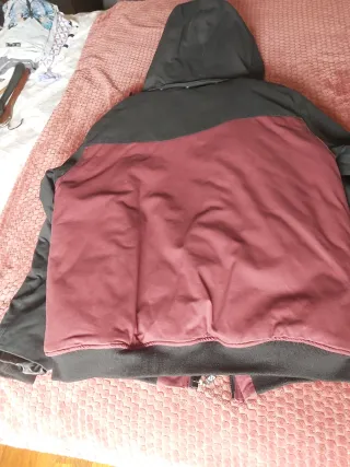 Chaqueta bicolor negra y roja