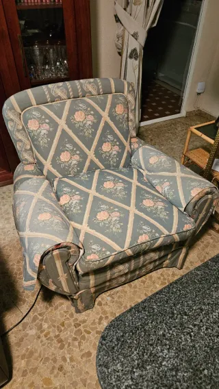 Sillón de tela con cojín de plumas