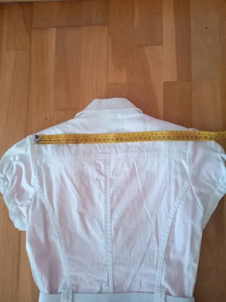 Conjunto Chaqueta Blanca y Camiseta Naranja