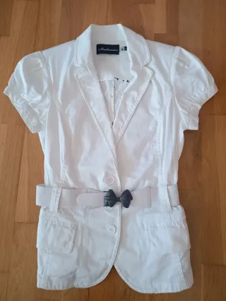 Conjunto Chaqueta Blanca y Camiseta Naranja