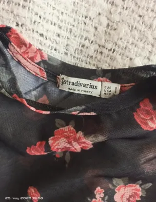 Blusa de encaje con estampado floral