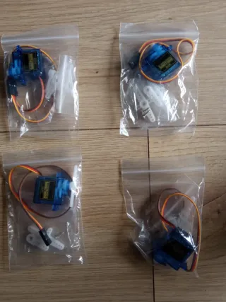 Servomotores SG90 180° (Paquete de 6)