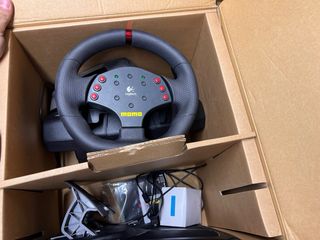 Volante y Pedales Logitech Momo Racing