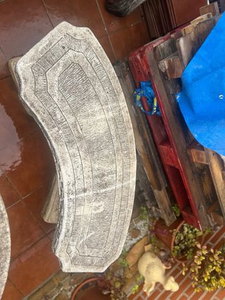 Tavolo e panche in pietra per giardino