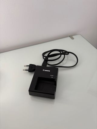 Canon EOS 1300D + Objetivo + Trípode