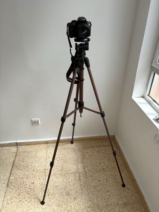 Canon EOS 1300D + Objetivo + Trípode