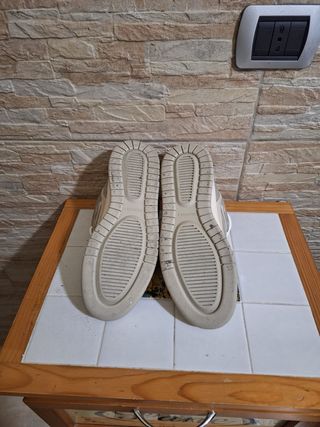 Scarpe da ginnastica bianche e beige