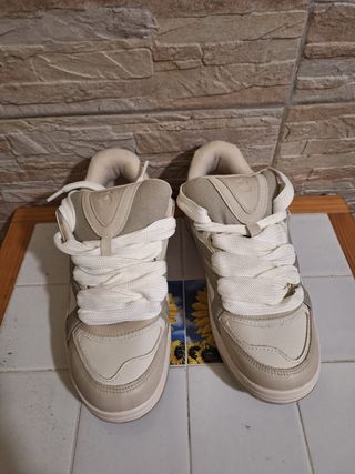 Scarpe da ginnastica bianche e beige