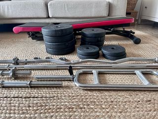 Banco musculación + barras + pesas (pack completo)