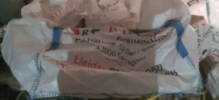 6 Sacos grandes de material reciclado