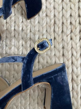 Sandalias de terciopelo azul para evento