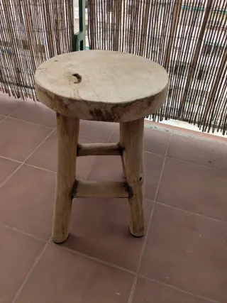 Taburete de madera rústico