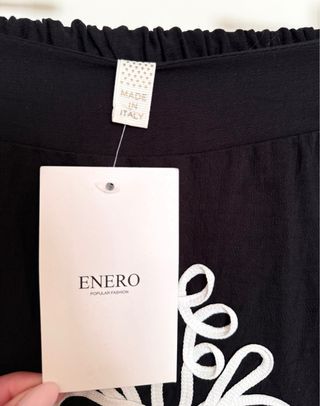 Falda larga volante, bordados blancos,Puerto Banús