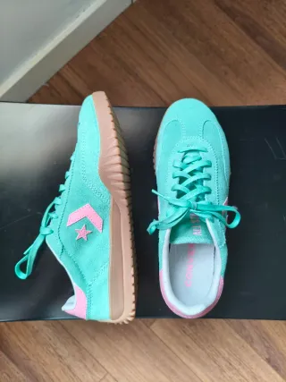 Converse verde agua con detalles rosa