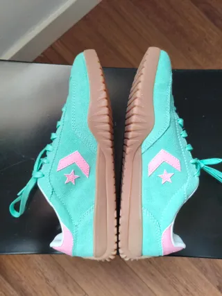 Converse verde agua con detalles rosa