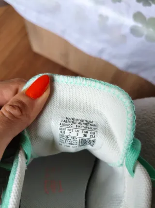 Converse verde agua con detalles rosa