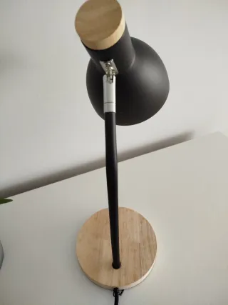 Flexo de escritorio negro y madera