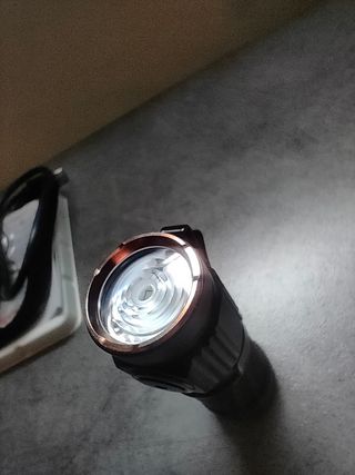 Linterna LED Trustfire MT10 1050 Lúmenes