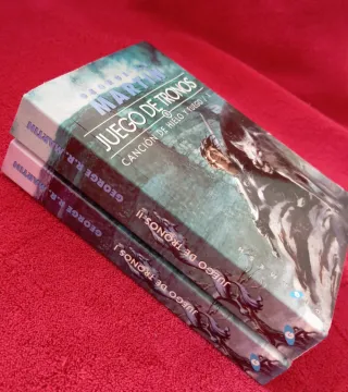 Libro de Juego de Tronos, edición bolsillo. 2 vols